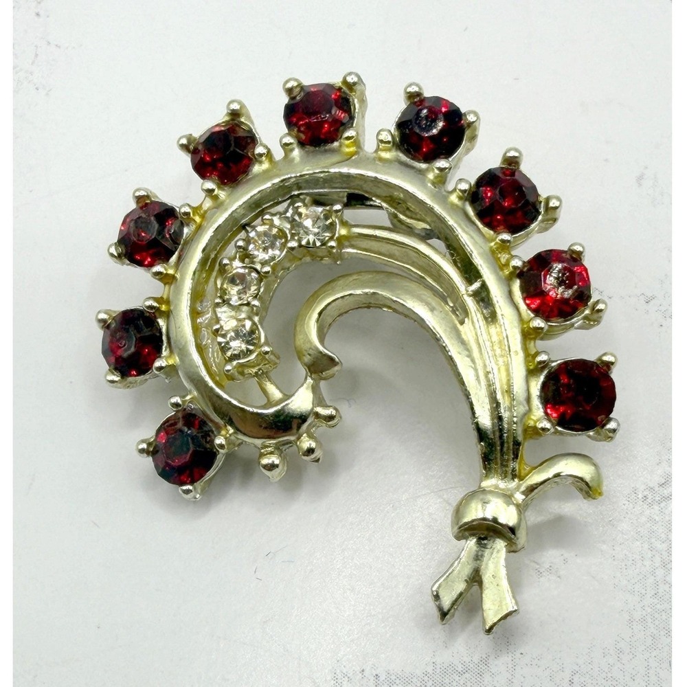 Vintage Red Rhinestone Brooch Gold‎ Tone Curved Spray Pin